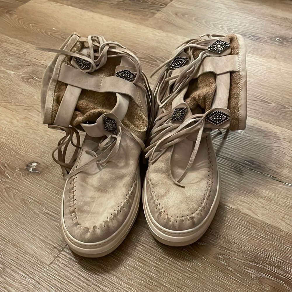 Karma of Charme fringe Sneakers